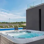 Lovely In Kujici With Sauna Ferienhaus *
