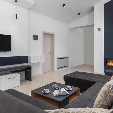 5 Bedroom Beautiful In Kujici * Hreljići