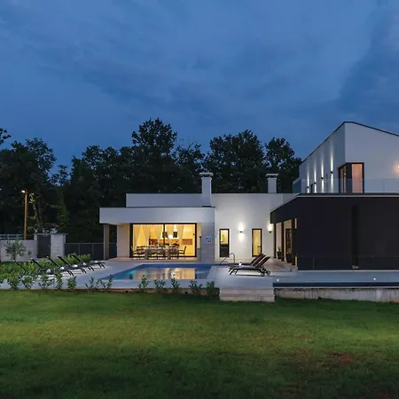 5 Bedroom Beautiful In Kujici Hreljići
