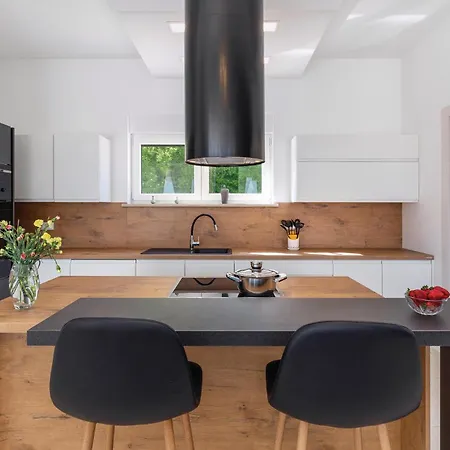 5 Bedroom Beautiful In Kujici Ferienhaus