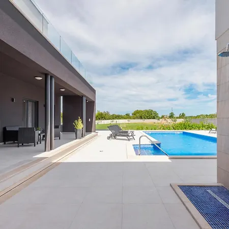 Ferienhaus 5 Bedroom Beautiful In Kujici Hreljići