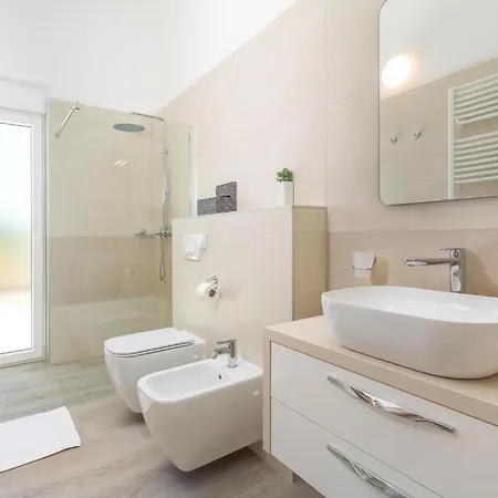 5 Bedroom Beautiful In Kujici Ferienhaus