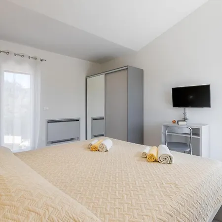 Ferienhaus 5 Bedroom Beautiful In Kujici Hreljići
